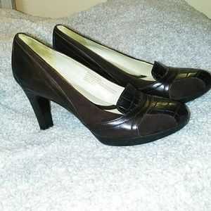Naturalizer,8m, brown leather heels.